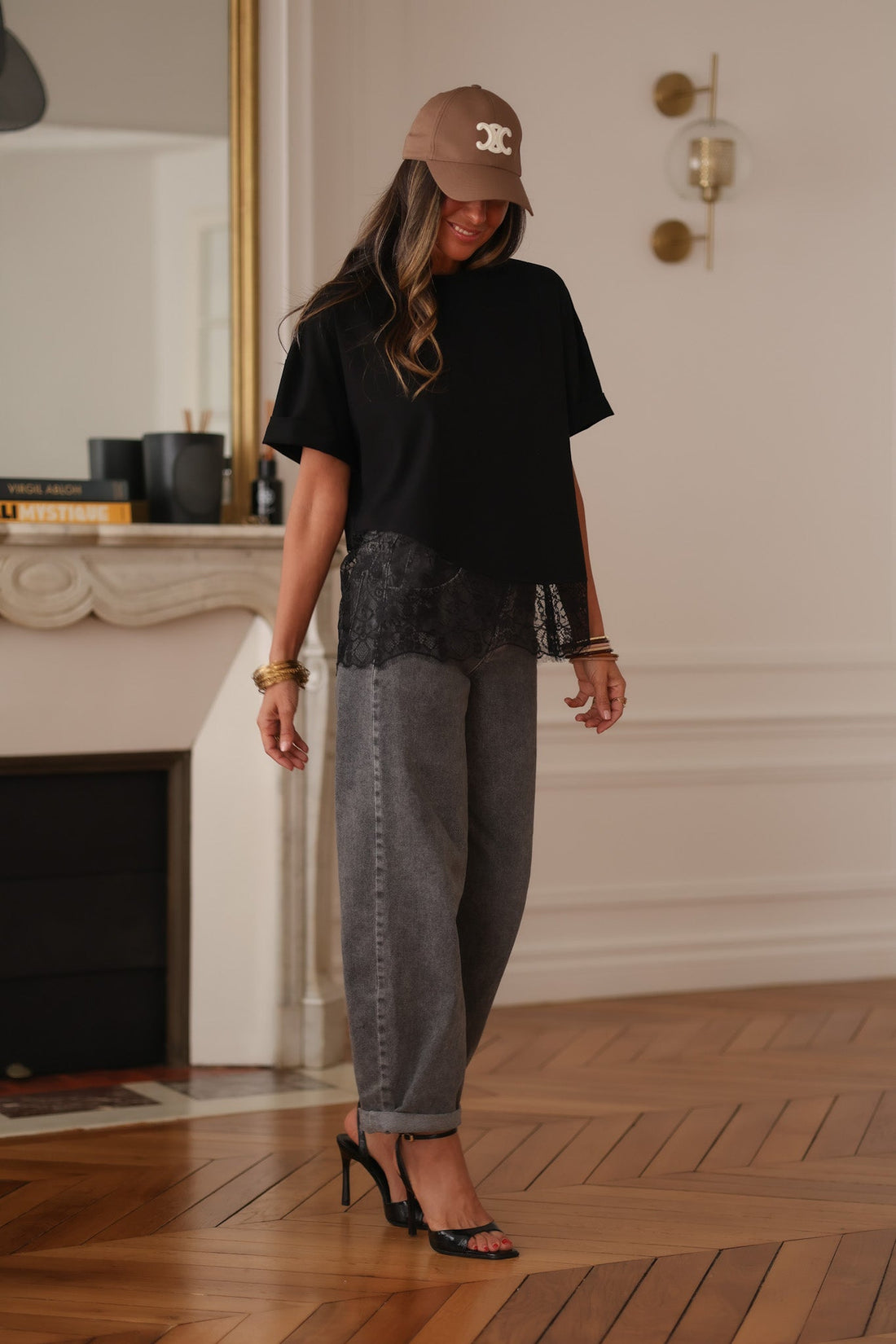 Tee-shirt noir en dentelle